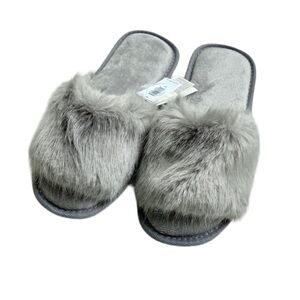 GAP faux fur slippers - size S